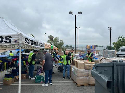 Walmart-helping-at-pantry-2023-pomona